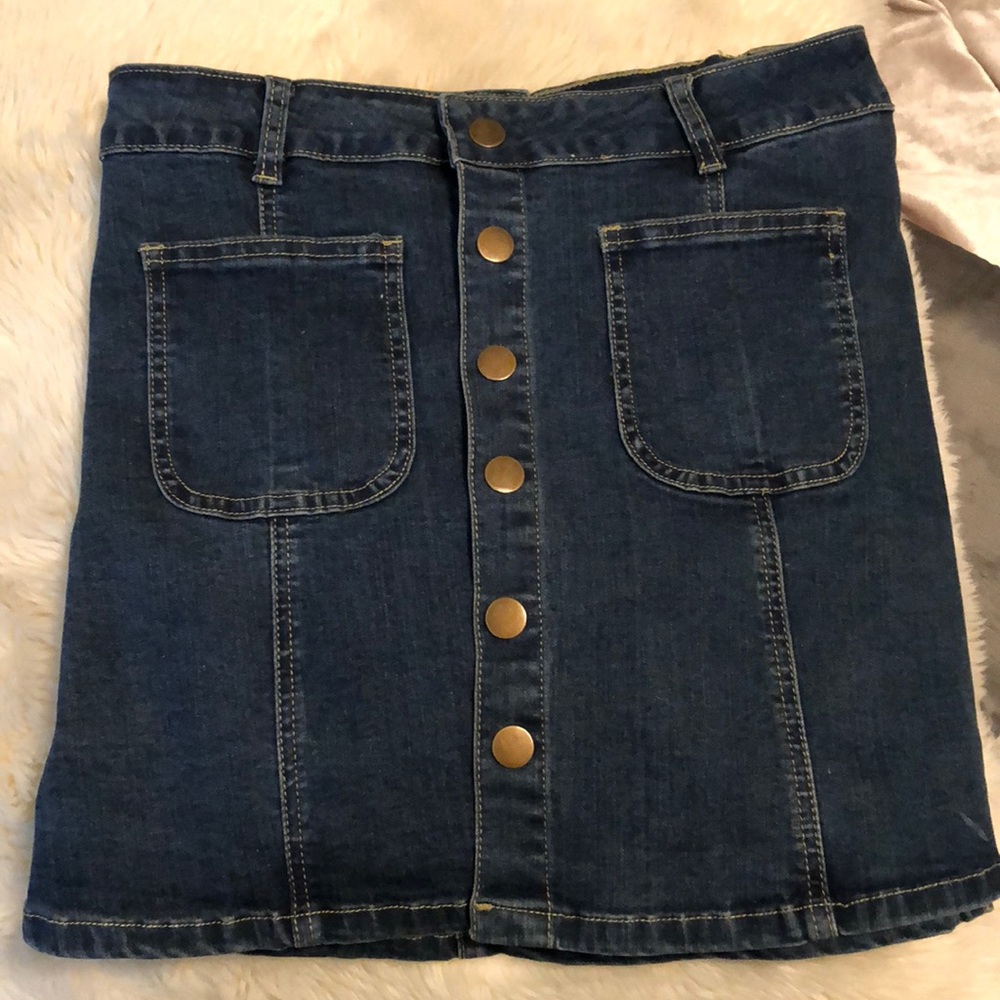 Button-down mini denim skirt